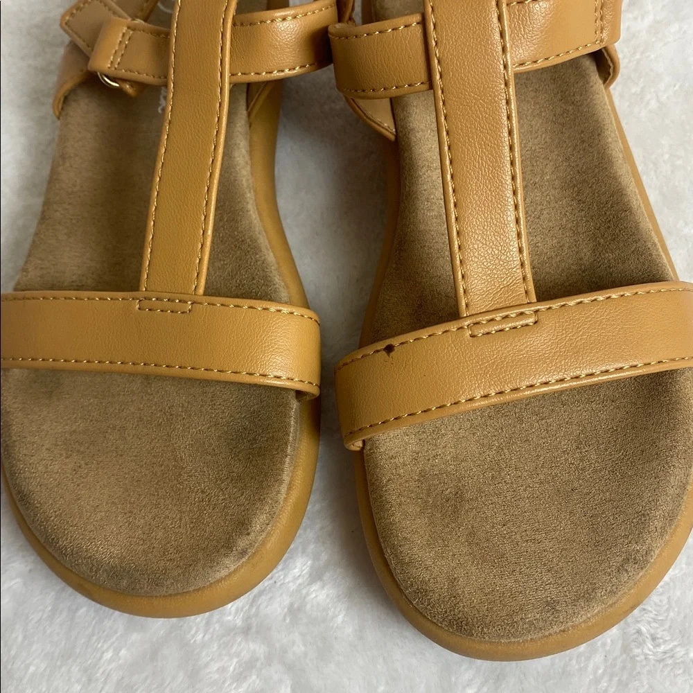 Cat & Jack Kids T-Strap Sandals - White and Tan Size 11